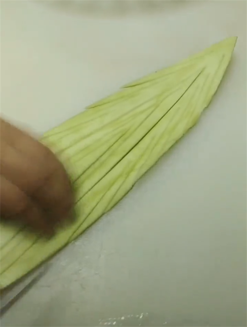超级简单的ktv西瓜皮拉花教程，在家可制作的ktv西瓜皮拉花