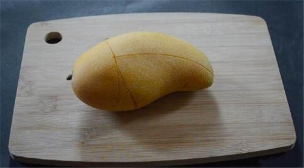 小芒果怎么剥皮吃方法，芒果最简单的剥皮方法