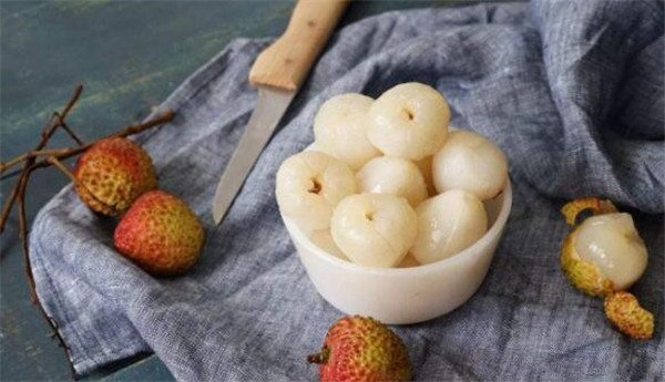 多吃荔枝上火吗，冰糖煮荔枝上火吗