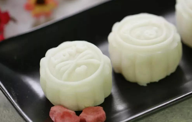 家庭冰皮月饼简易做法，最简单的冰皮月饼的做法及配方