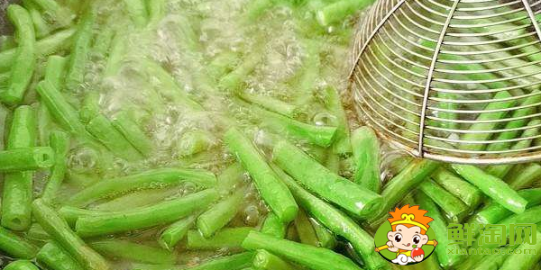 豇豆角可以生吃么,炒豇豆角用焯水吗窍门