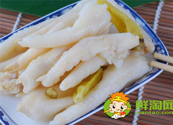 泡椒起白了还可以吃吗,泡椒凤爪浮了一层白膜