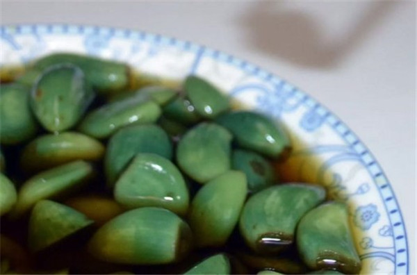 大蒜变绿了可以吃吗