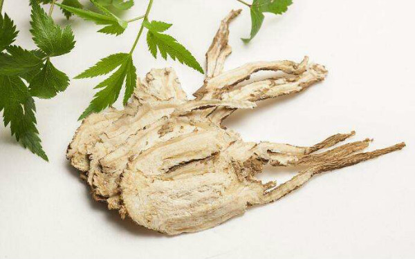当归的功效与作用,当归如何吃泡水还是煮水(补气安神)